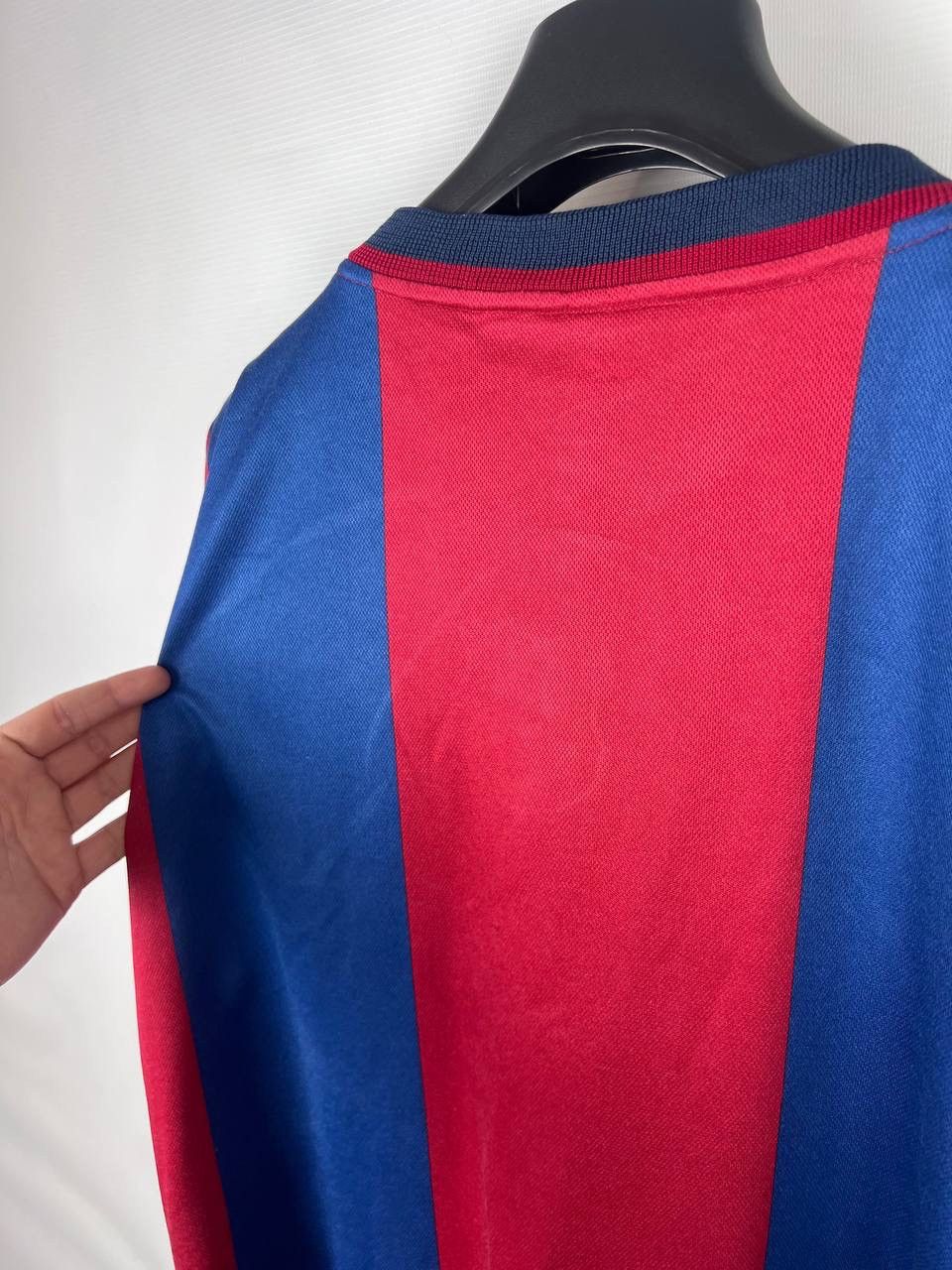 Nike Barcelona 1998/99 Nike jersey vintage t-shirts size L Size US L / EU 52-54 / 3 - 17 Thumbnail