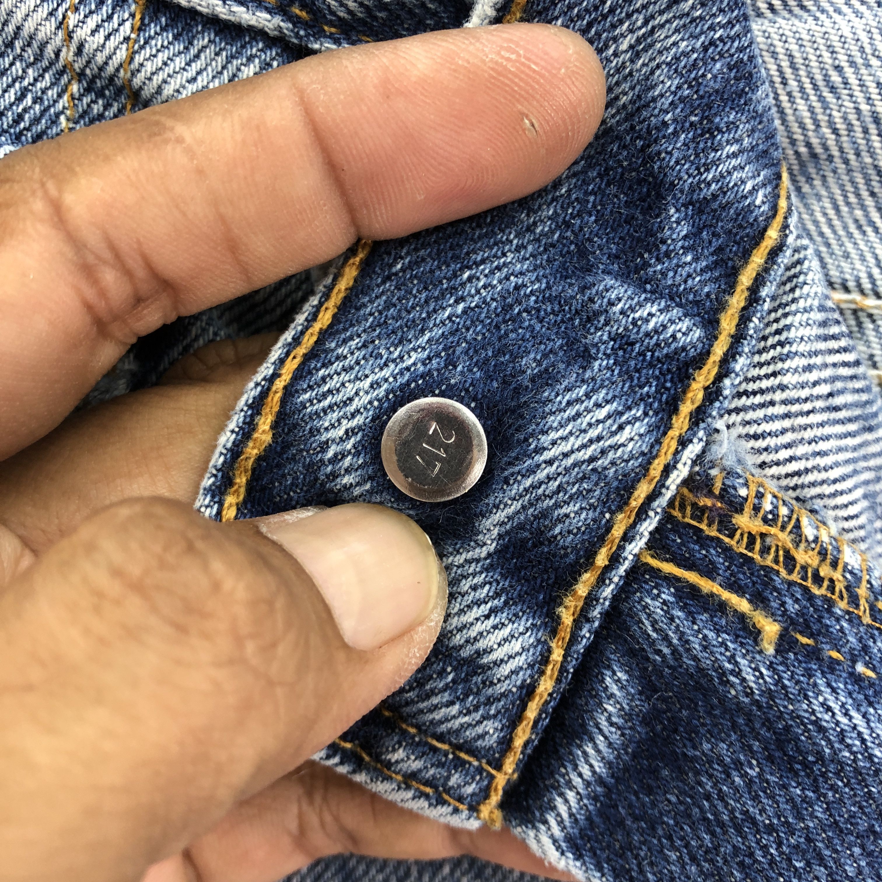 Levi's Vintage Distressed Levis 505 Jeans Levi's Stonewash Denim Size US 32 / EU 48 - 7 Thumbnail