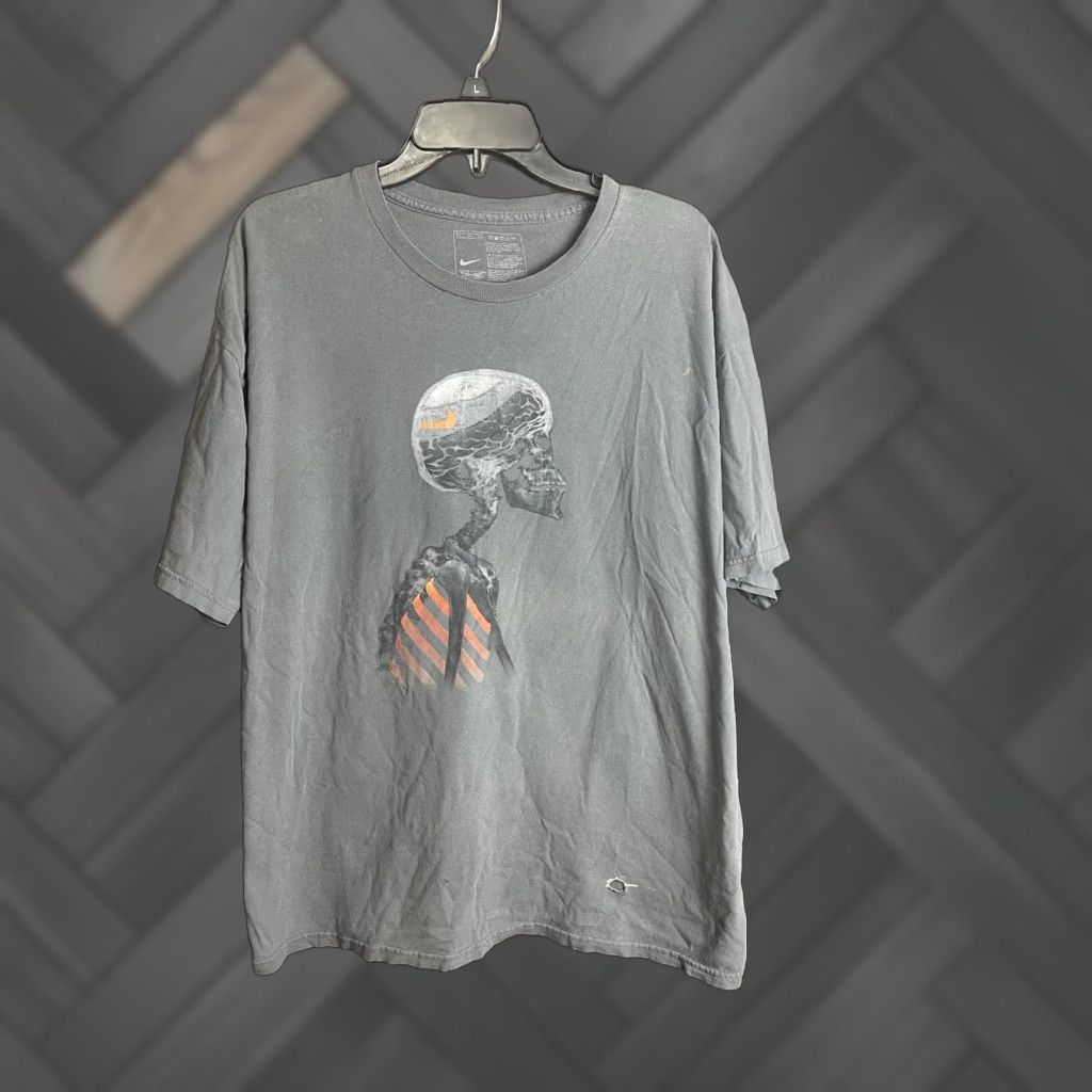 VINTAGE Nike Skeleton Glow In The Dark T-Shirt Adult 2XL Gray Mens Regular Short Sleeve Crew Neck Glow in the Dark Sports 2010-2019