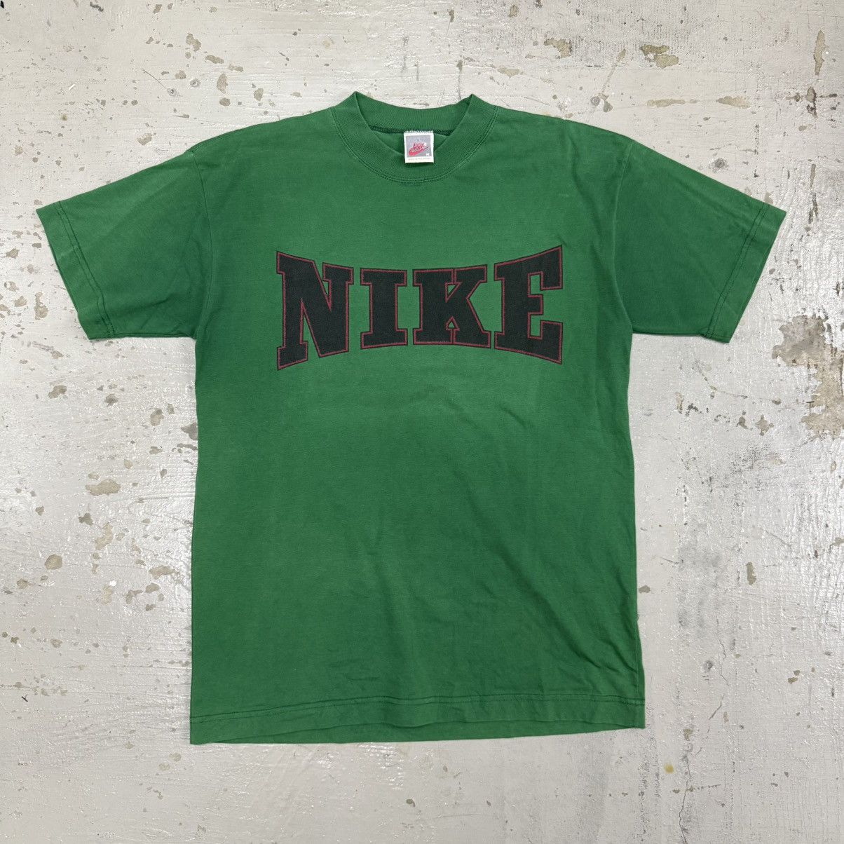 Nike Vintage Nike Curve Logo Tshirt Size US M / EU 48-50 / 2 - 1 Thumbnail