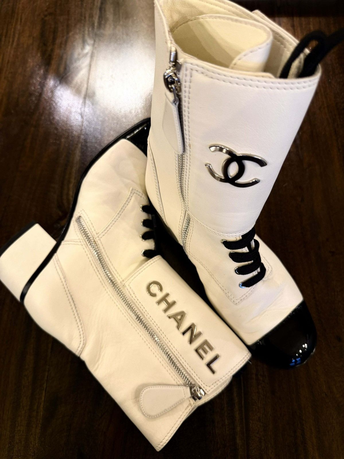 Chanel Chanel 19B Two Bone Signature Logo Lace-up Leather Boots Size US 7 / IT 37 - 9 Thumbnail