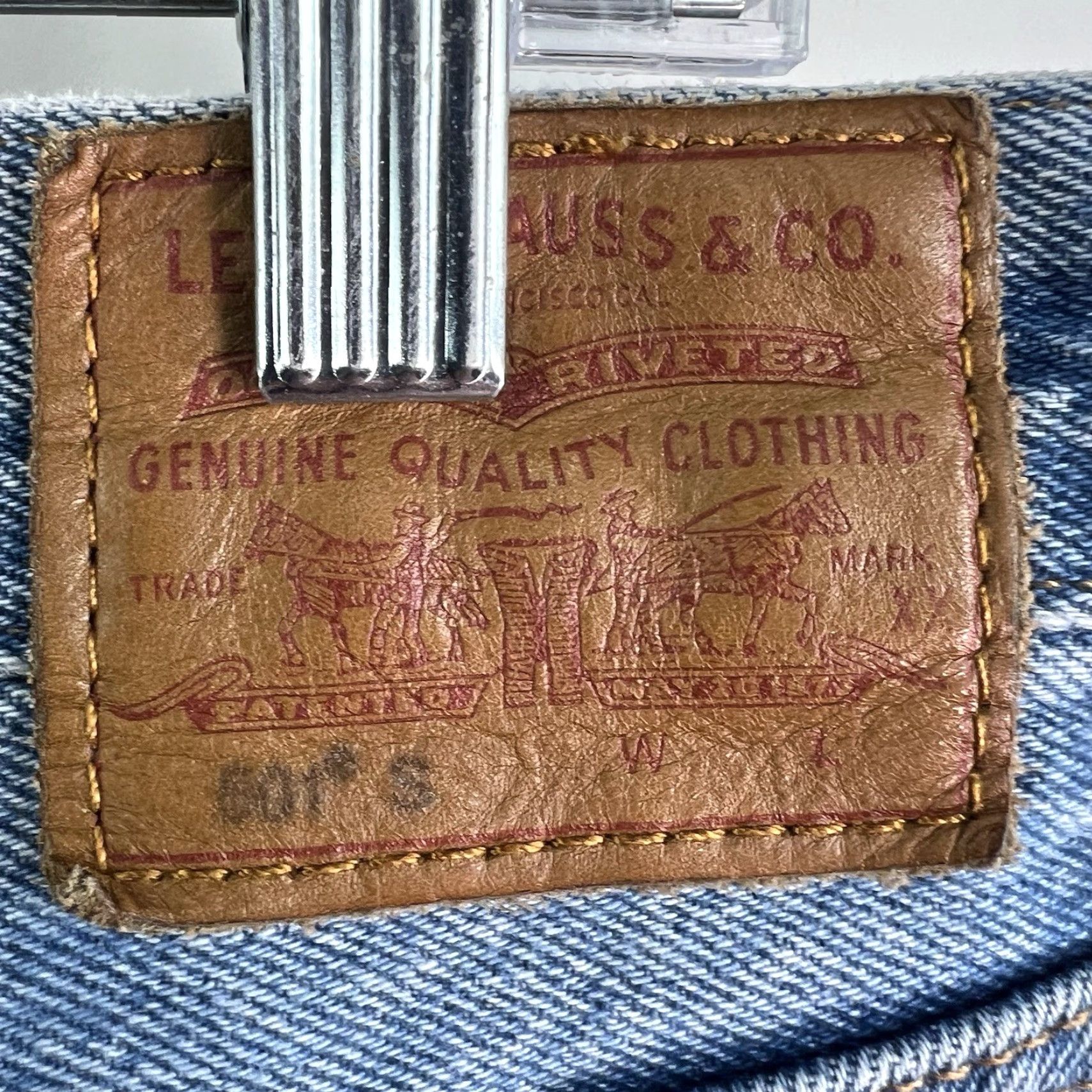 Levi's VINTAGE Levi's 501 Denim Jeans Mens Size 32 Blue Distressed Retro 90s Silver Button Fly Size US 32 / EU 48 - 7 Thumbnail