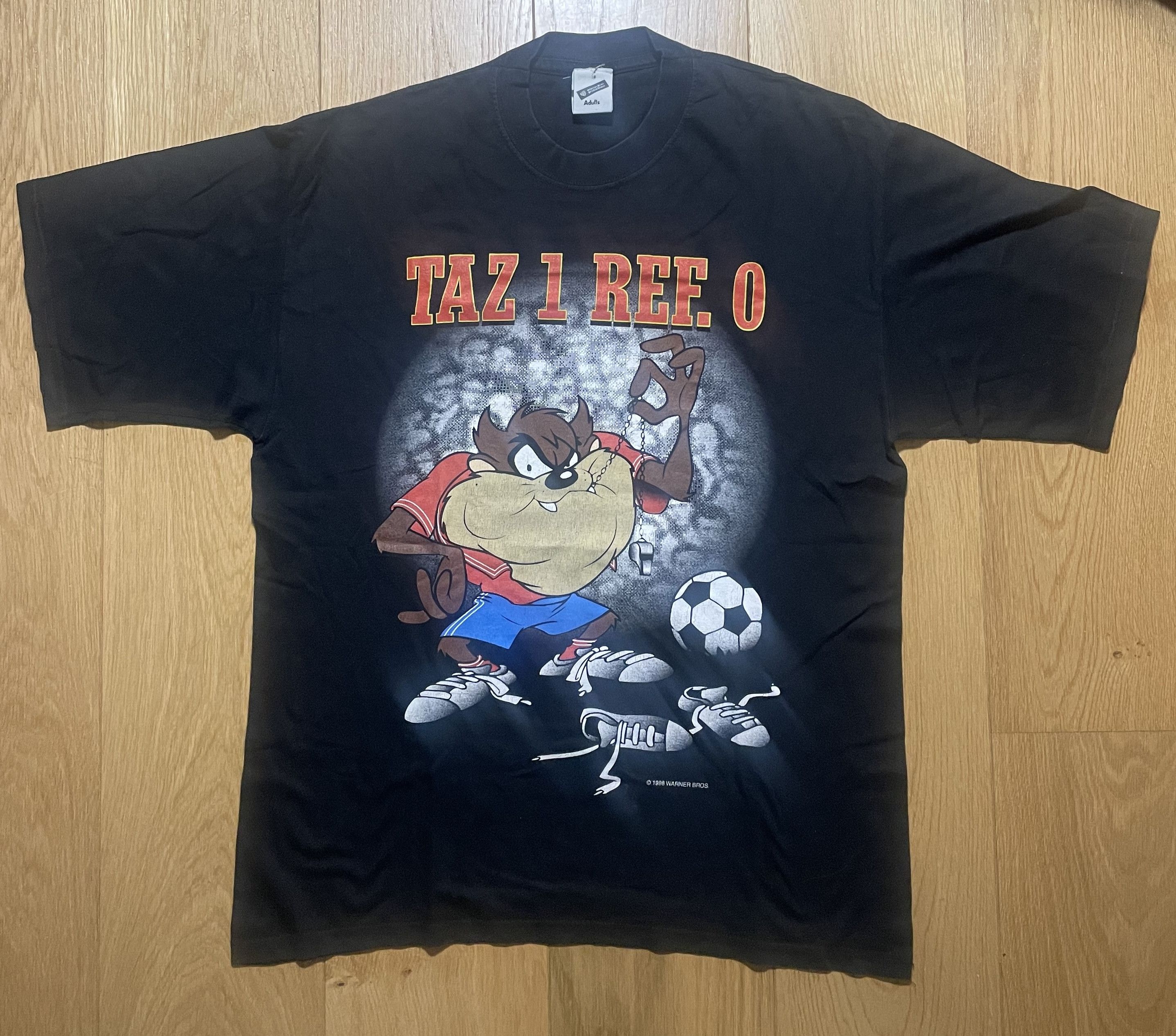 Warner Bros 1998 Taz “TAZ 1 REF O” Vintage Soccer Graphic Tee Size US L / EU 52-54 / 3 - 1 Thumbnail
