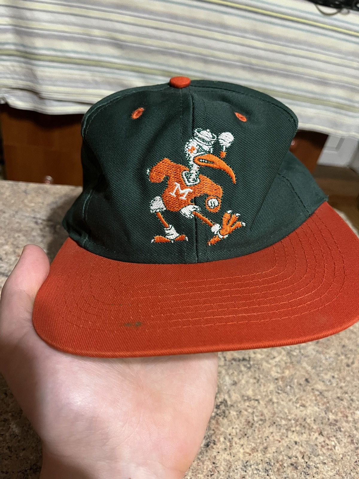 NFL Vintage Miami Hurricanes cap Size ONE SIZE - 1 Thumbnail