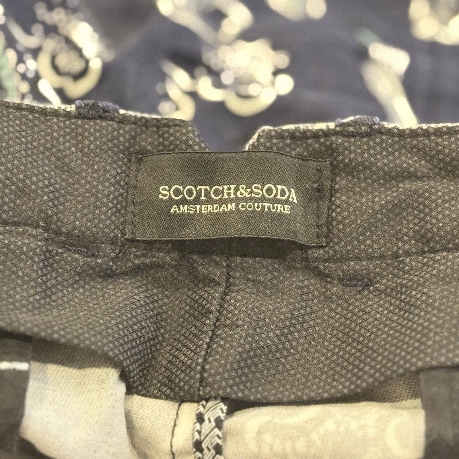 Scotch & Soda Scotch & Soda Navy Floral Bermuda Shorts in Size 36 Size US 36 / EU 52 - 3 Thumbnail