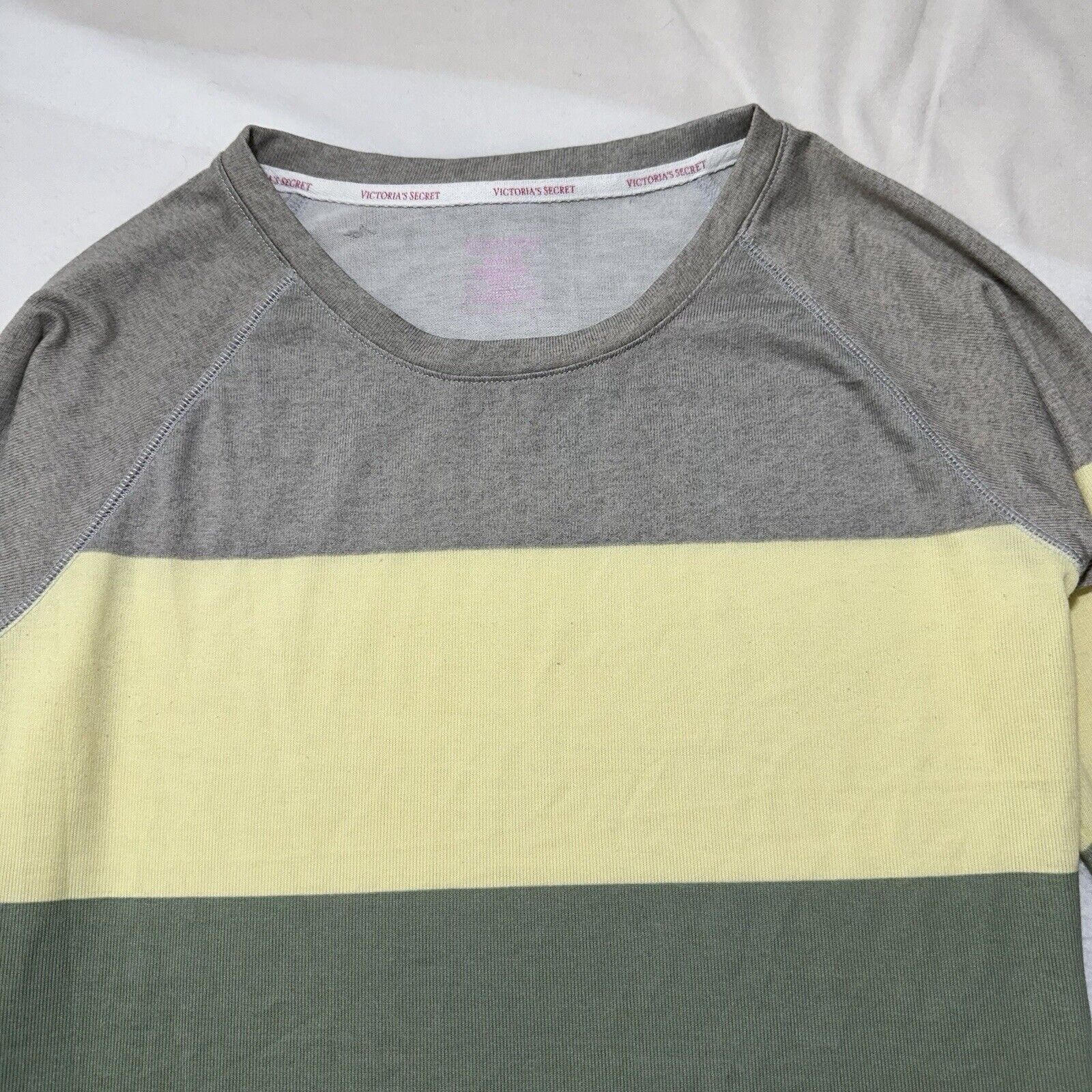 Victoria's Secret Victoria's Secret Women's Large Crewneck Sweatshirt Sweater Size L / US 10 / IT 46 - 2 Thumbnail