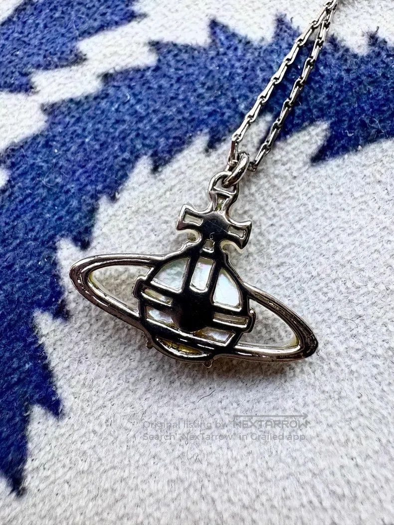 Vivienne Westwood Vivienne Westwood White Mother-of-Pearl Saturn Necklace Size ONE SIZE - 5 Thumbnail