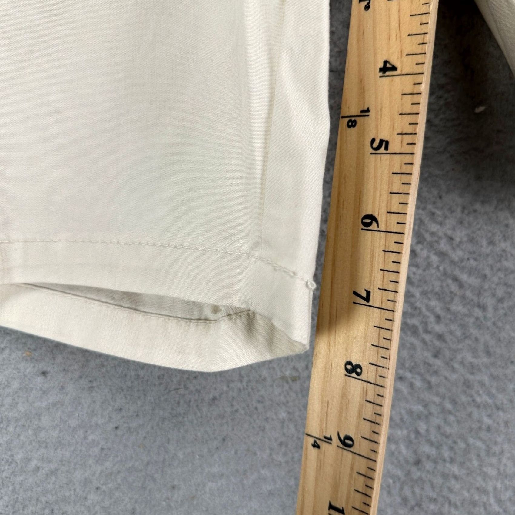 Old Navy Old Navy Khakis Shorts Built-In Flex Mens Small 7 Inseam Beige Nylon Blend NEW Size US 29 - 7 Thumbnail