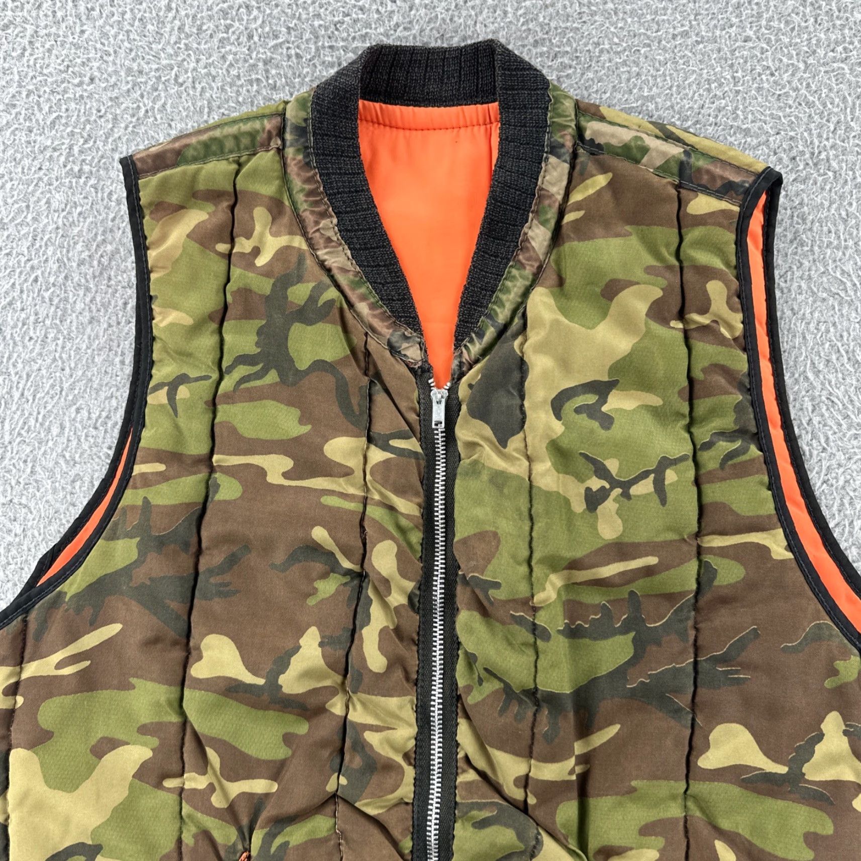 Vintage VINTAGE Reversible Mens Medium Orange And Camouflage Zip Up Hunting Vest 80s Size US M / EU 48-50 / 2 - 5 Thumbnail