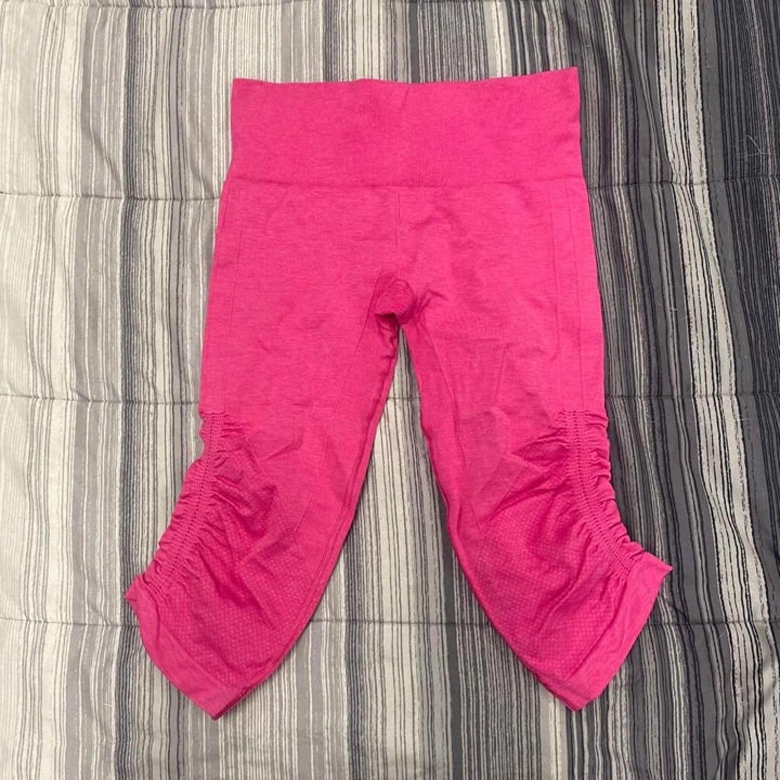 Lululemon Lululemon Hot Pink High Waisted cropped yoga leggings Size 28" / US 6 / IT 42 - 2 Thumbnail
