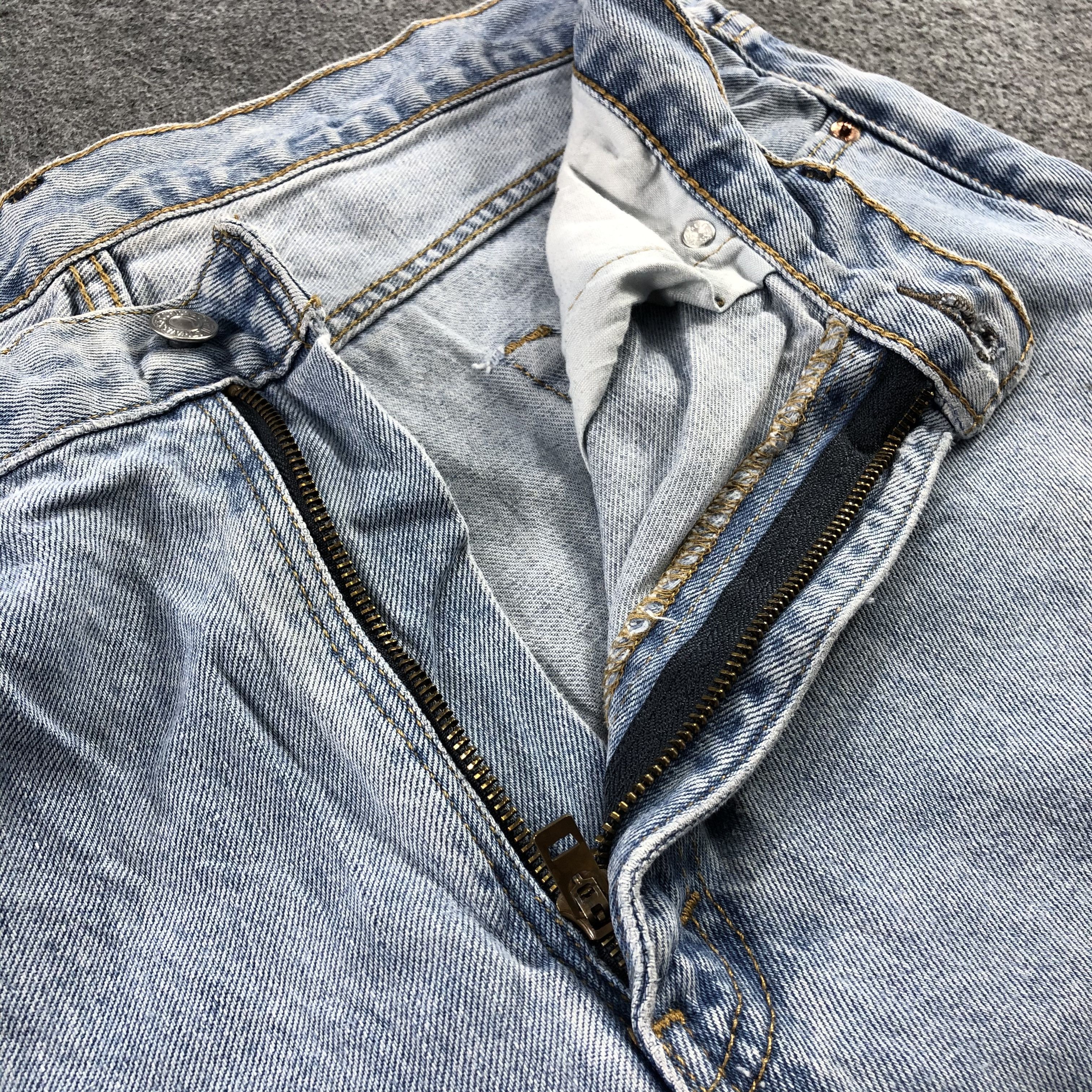 Levi's Vintage Light Wash Levis 550 Jeans-J2272 Size US 35 - 11 Thumbnail