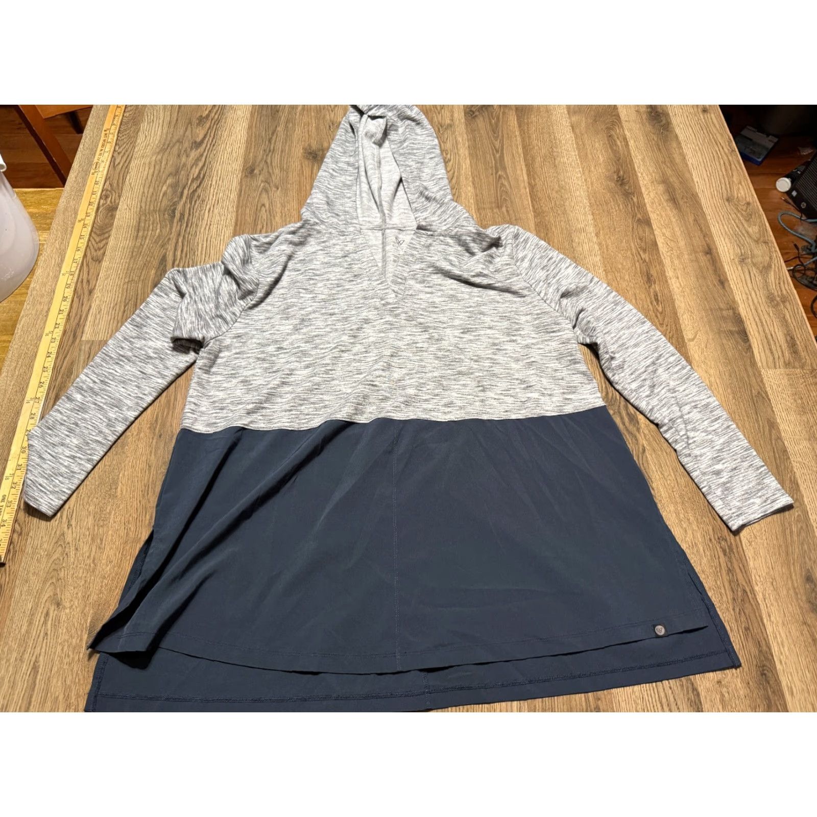 Vintage VINTAGE? (No) Livi Active Sweatshirt Women's 14/16 Gray White Blue Pullover Long Sleeve Activewear Casual Shirt? Size XL / US 12-14 / IT 48-50 - 2 Thumbnail