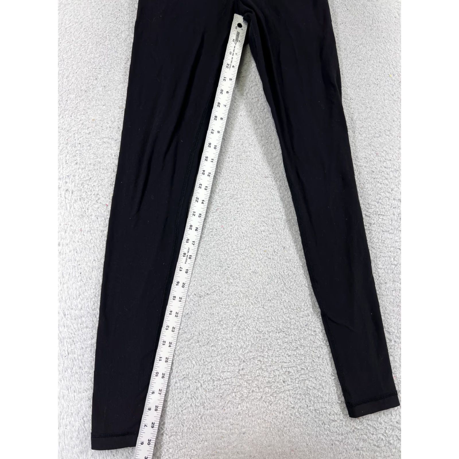 Lululemon LULULEMON Reversible Wunder Under Pants Womens 6 Black 30" Tapered Athleisure Yoga Size 28" / US 6 / IT 42 - 5 Thumbnail