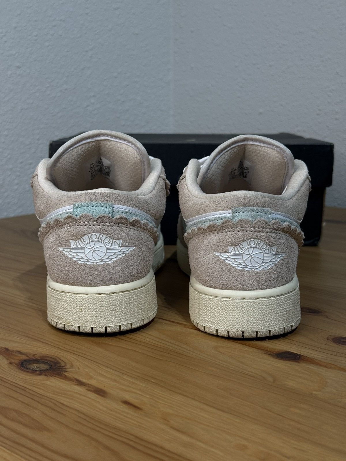 Jordan Brand × Nike Jordan 1 Low SE Scalloped Edge Guava Ice 5.5Y women’s 7.5 Size US 7.5 / IT 37.5 - 3 Thumbnail