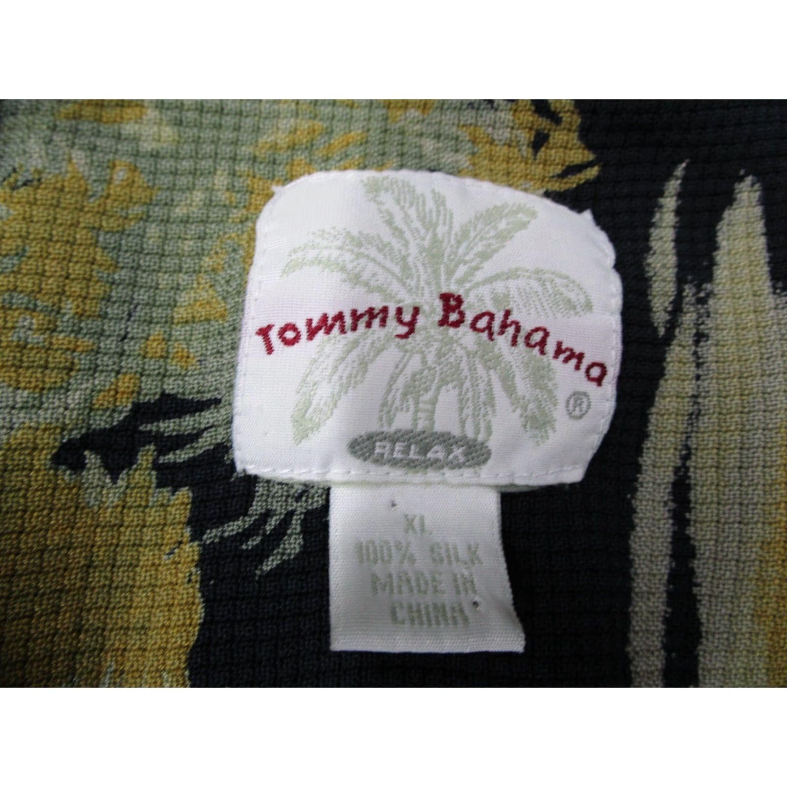Tommy Bahama VINTAGE Tommy Bahama Shirt Mens XL Green Silk Button-Up Short Sleeve Hawaiian Size US XL / EU 56 / 4 - 3 Thumbnail