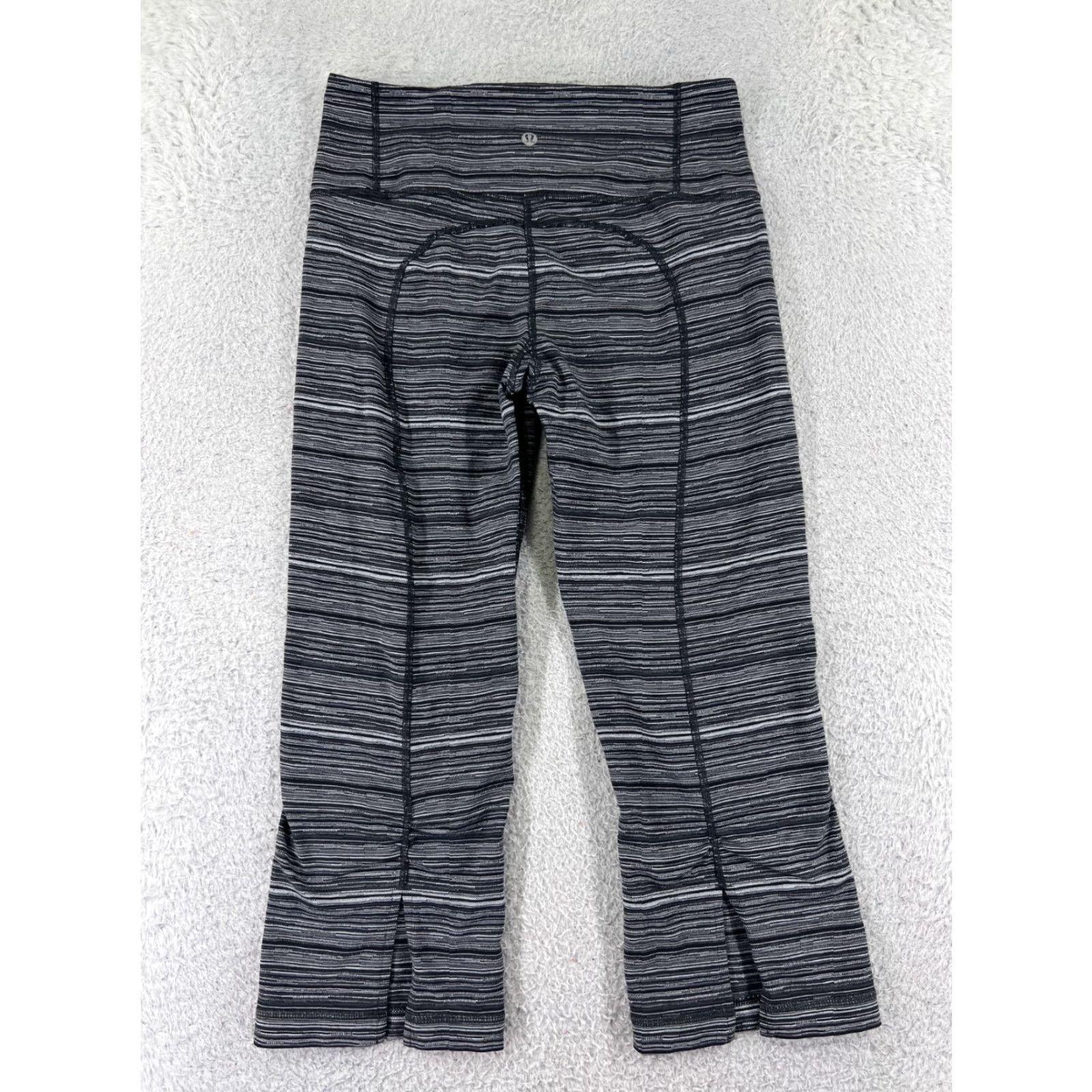 Lululemon Lululemon Pants Womens 8 Capri Yoga Gym Workout Striped Black White Pockets Leggings 20in Inseam 20 Regular Capris Womens Size 30" / US 8 / IT 44 - 2 Thumbnail