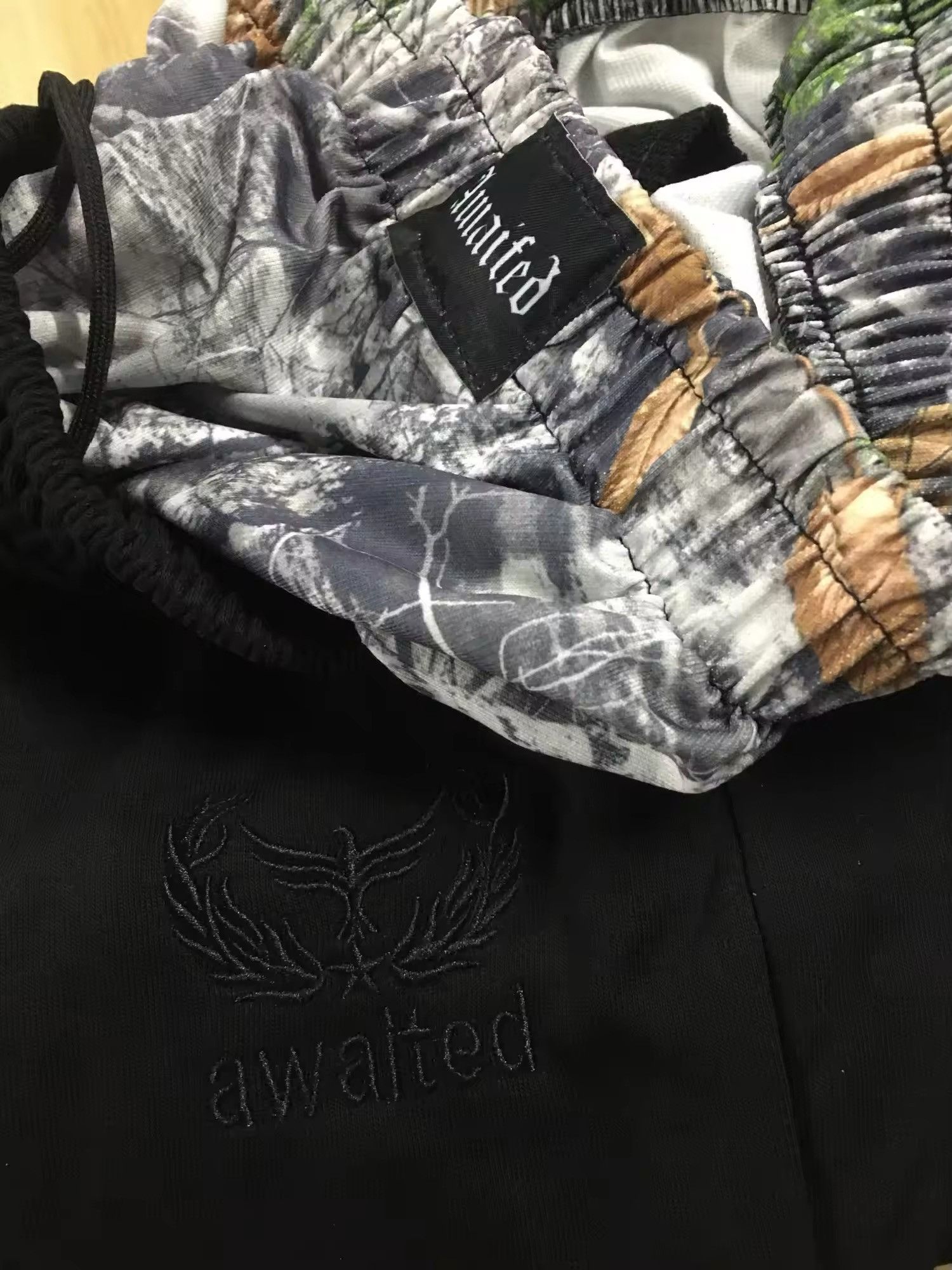 Japanese Brand Hip Hop Elastic Waist Stripes Embroidery Baggy Sweatpants Size US 33 - 6 Thumbnail