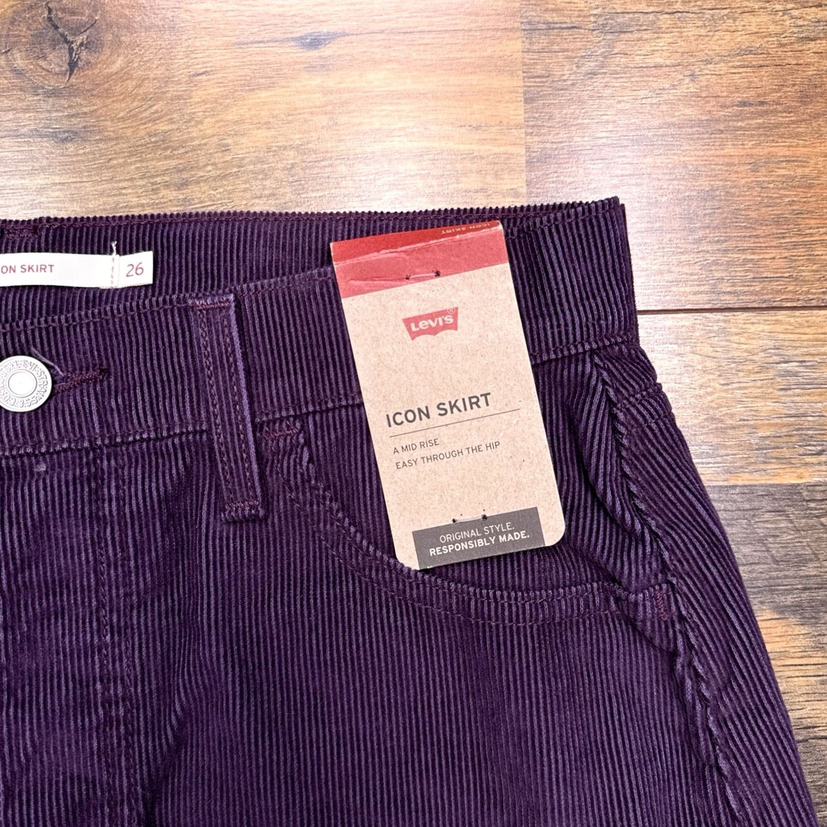 Levi's Levi's Skirt Womens 26 Corduroy Mini Mid Burgundy Button Pockets Logo City Size 26" / US 2 / IT 38 - 3 Thumbnail
