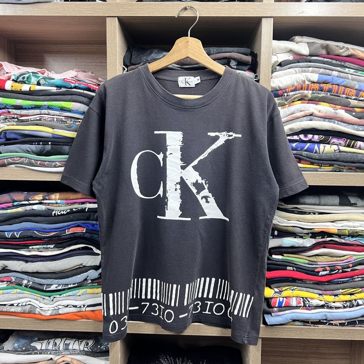 Calvin Klein VTG CALVIN KLEIN SIZE MEDIUM TEE Size US M / EU 48-50 / 2 - 1 Thumbnail