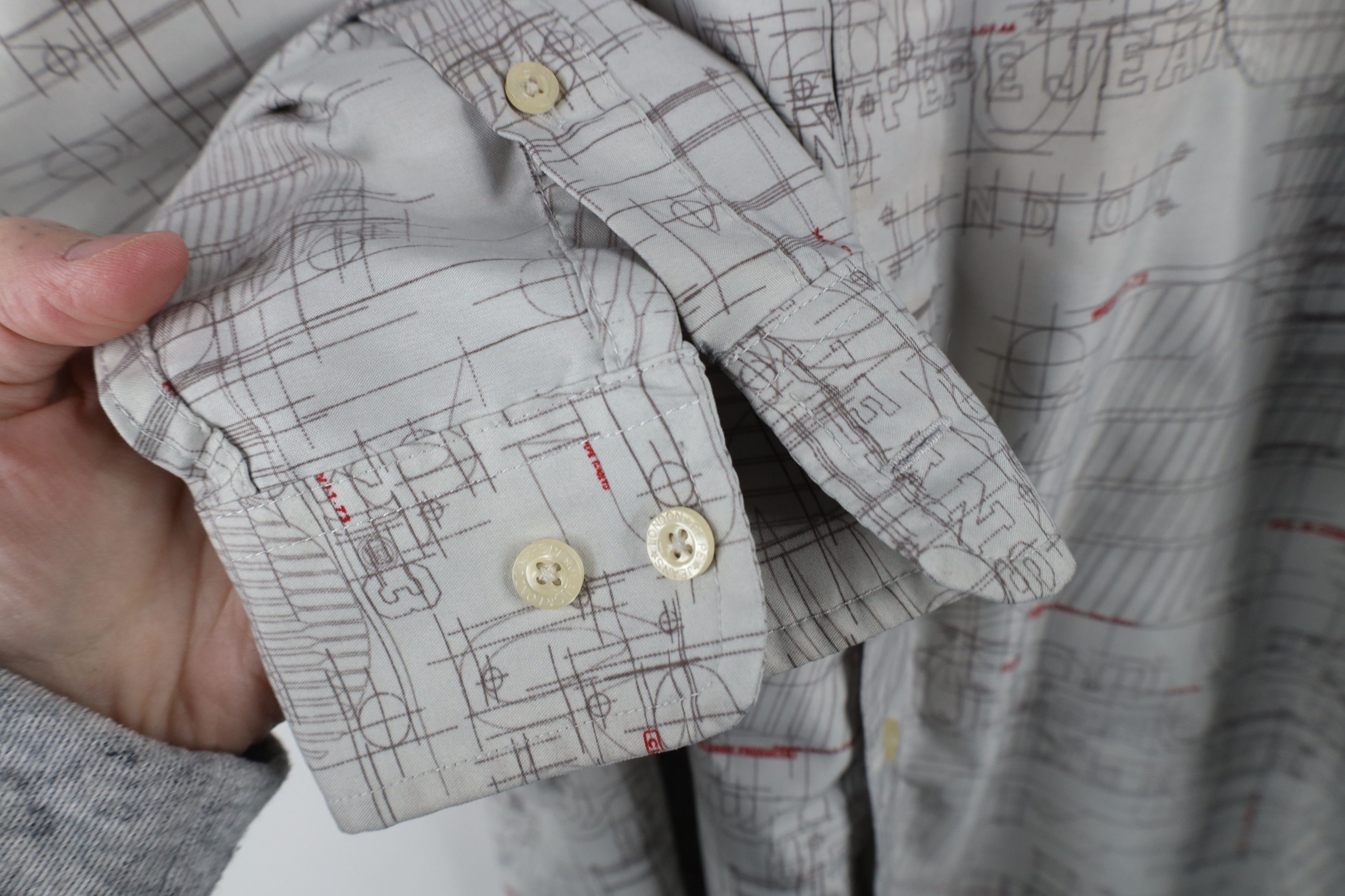 Vintage Vintage 90s Y2K Pepe Jeans Over Print Collared Button Shirt Size US XL / EU 56 / 4 - 8 Thumbnail