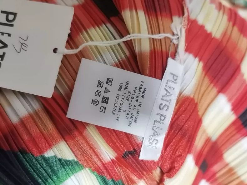 Pleats Please Issey Miyake Issey Miyake size:3 Red and green watermelon dress Size M / US 6-8 / IT 42-44 - 2 Thumbnail