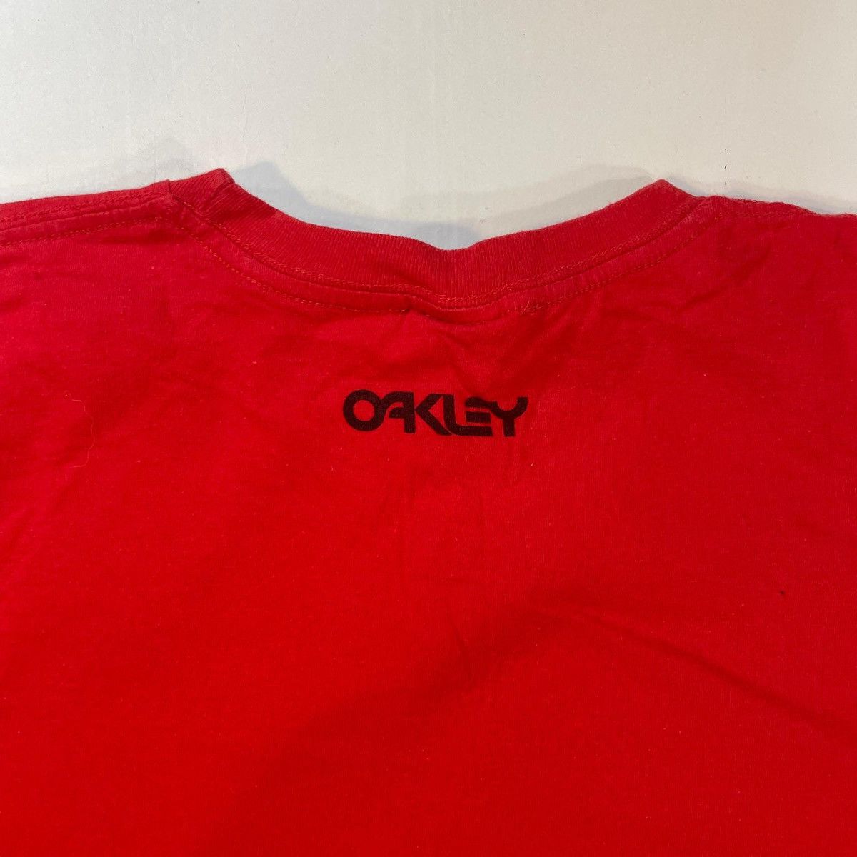 Oakley Red and white Oakley vintage graphic tee t-shirt 90s Size US XL / EU 56 / 4 - 3 Thumbnail
