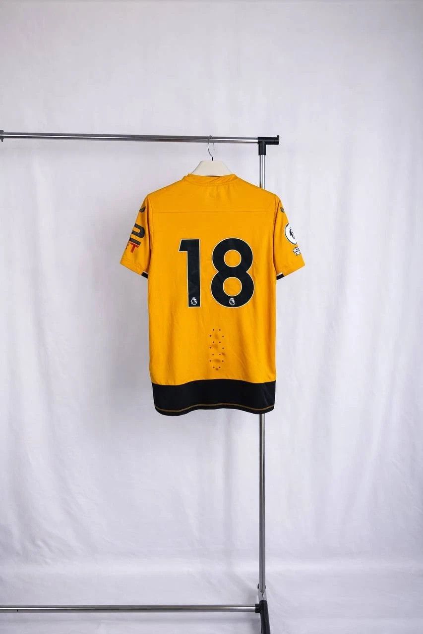 Castore Castore Wolverhampton Wanderers Wolves Home Football Shirt Size US M / EU 48-50 / 2 - 2 Thumbnail