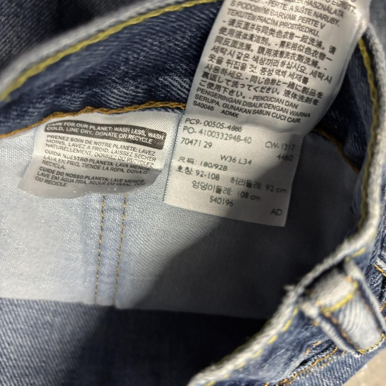 Levi's × Vintage Crazy Vintage Y2K/2000s Grunge Levis Medium Wash Essential Denim Jeans! Size US 36 / EU 52 - 8 Thumbnail