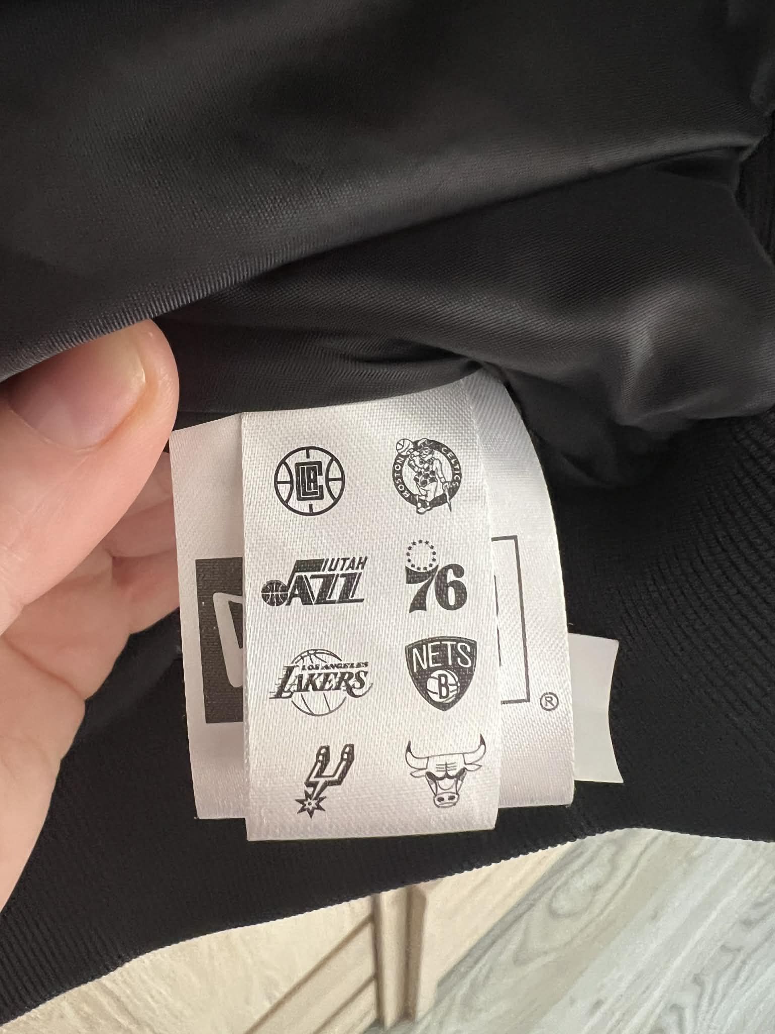 NBA NBA New Era Bomber jacket Y2k 🔥💥 Size US L / EU 52-54 / 3 - 6 Thumbnail