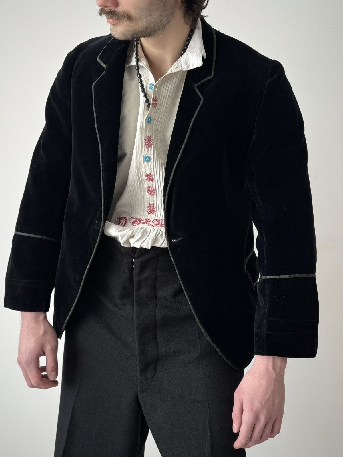 Vintage Early 20th Century Velvet Smoking Jacket Size US M / EU 48-50 / 2 - 2 Thumbnail
