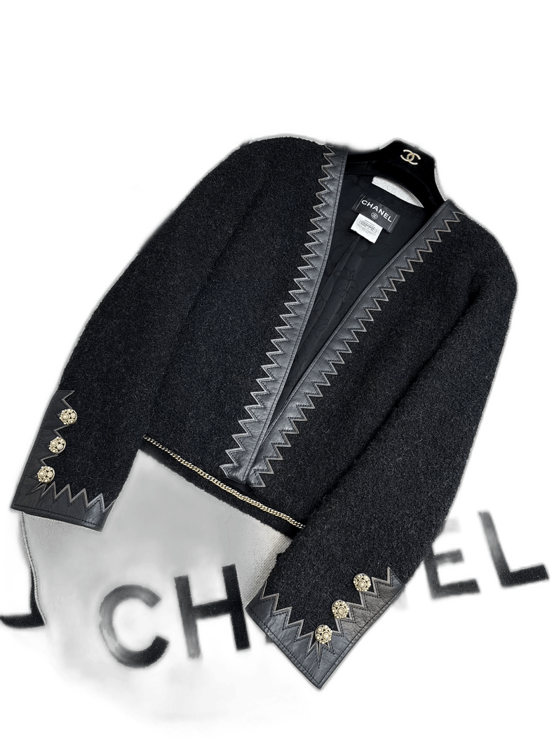 Chanel Classic Black and Gold Chanel Jacket Size L / US 10 / IT 46 - 1 Thumbnail