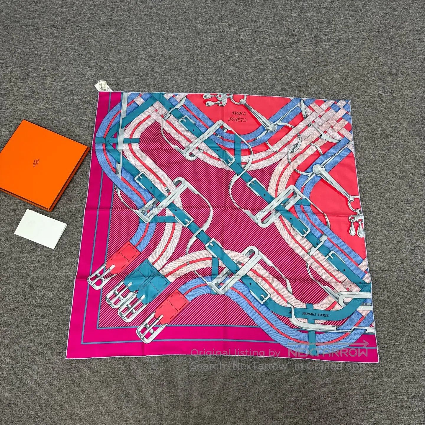 Hermes Hermes Horseshoes and the armature; a silk square scarf| Size ONE SIZE - 1 Thumbnail