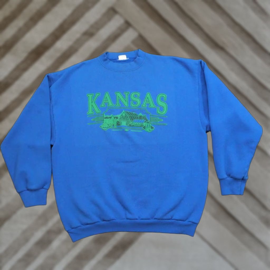 Vintage VINTAGE Kansas Sweatshirt Mens Large Blue Pullover Barn Farm Art 90s Size US L / EU 52-54 / 3 - 1 Thumbnail