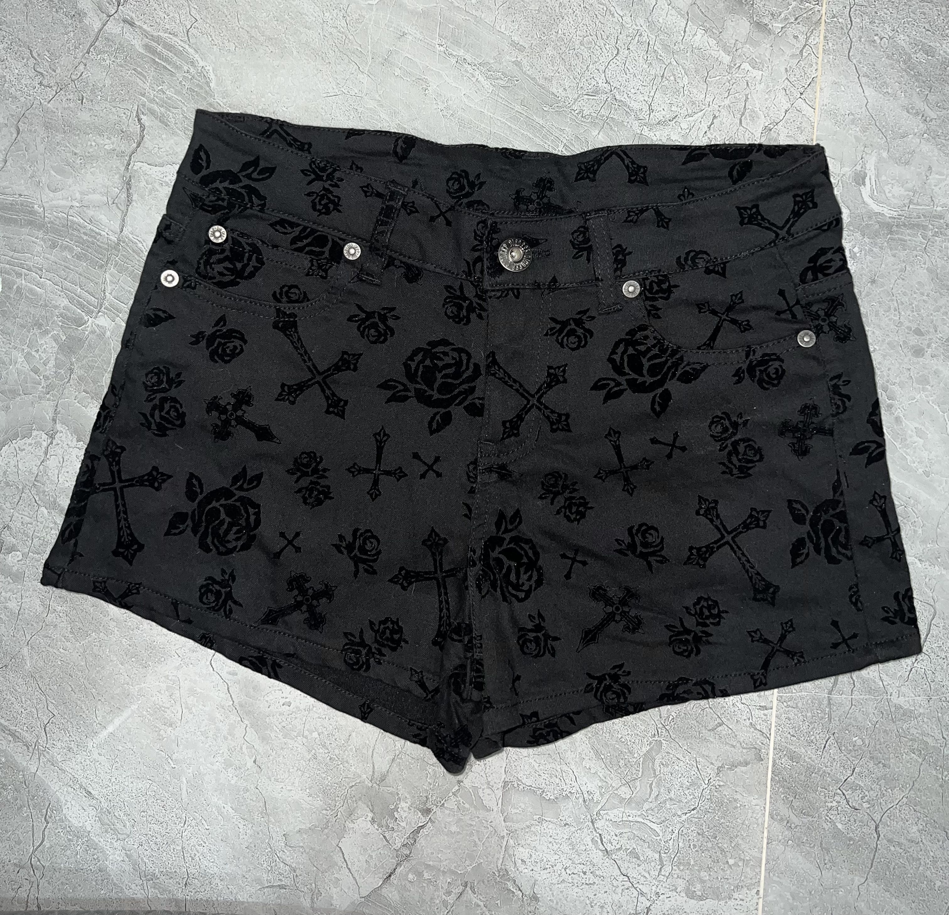 Japanese Brand Digdeep rose and cross shorts 🥀➕ Size 25" / US 0 / IT 36 - 9 Thumbnail