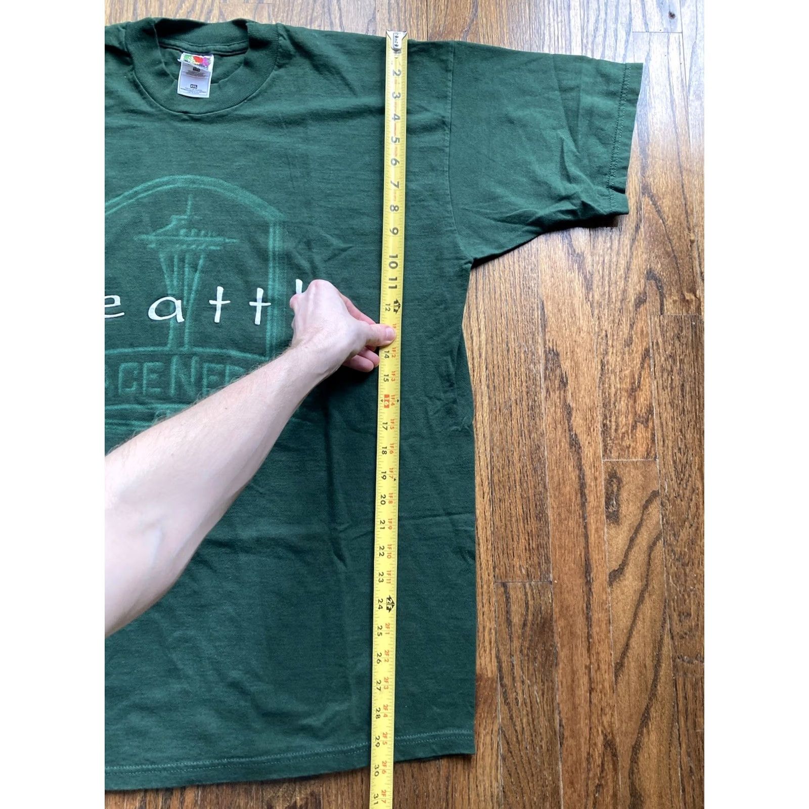 Fruit Of The Loom VINTAGE Space Needle Shirt 2XL Green Fruit of the Loom Men T-Shirt Seattle Washington Single Stitch Tourist 90s Size US XXL / EU 58 / 5 - 6 Thumbnail