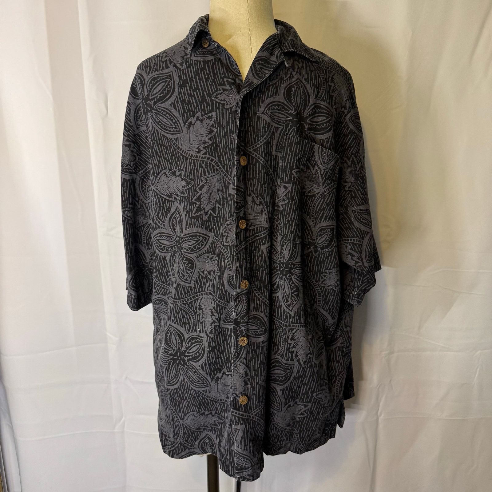 Tommy Bahama Tommy Bahama 100% Silk camp loop collar hawaiian shirt L Size US L / EU 52-54 / 3 - 1 Thumbnail