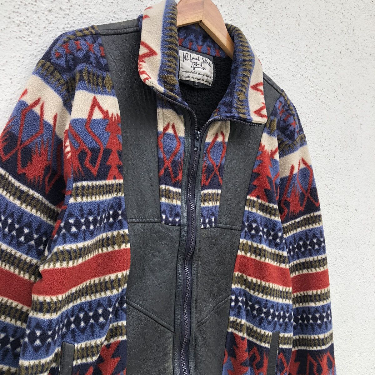 Vintage Vintage NZ Lamb Skim Leather Navajo Pattern Fleece Jacket Size US L / EU 52-54 / 3 - 7 Thumbnail