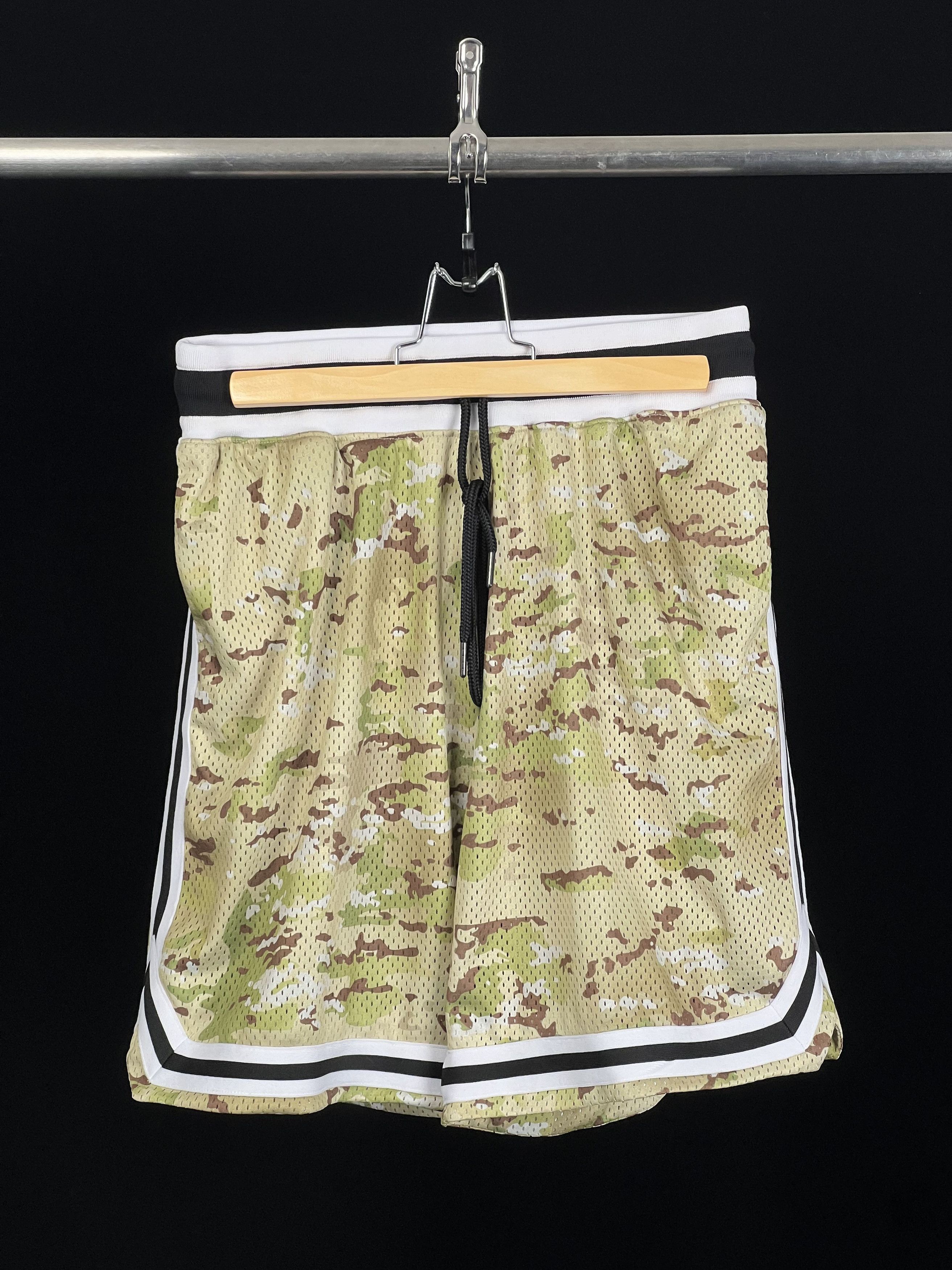 John Elliott Brand New 'Multi Camo' Print GAME SHORTS Size S Size US 30 / EU 46 - 1 Thumbnail