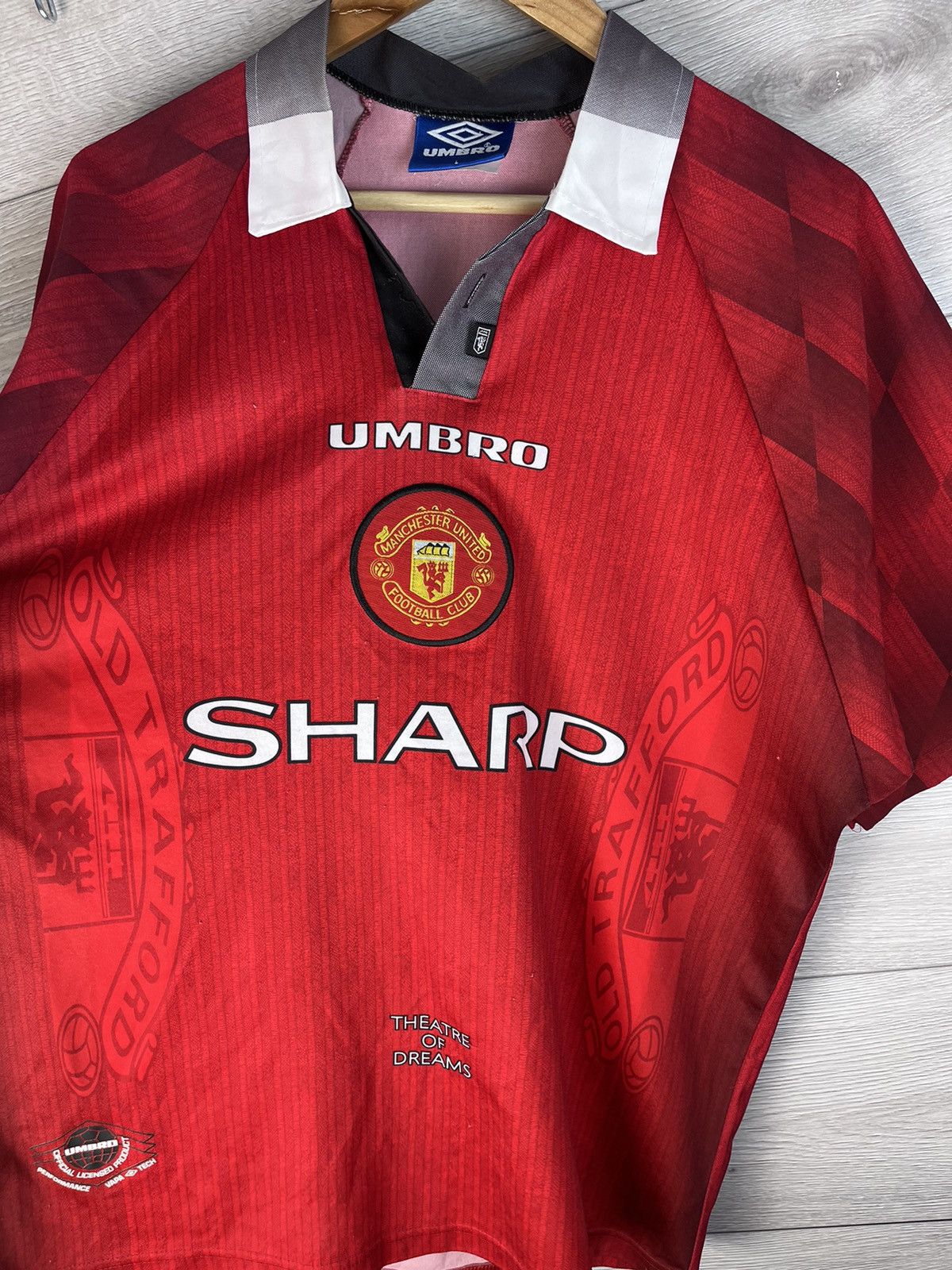 Umbro Men's vintage soccer jersey Umbro Manchester United size L Size US L / EU 52-54 / 3 - 5 Thumbnail