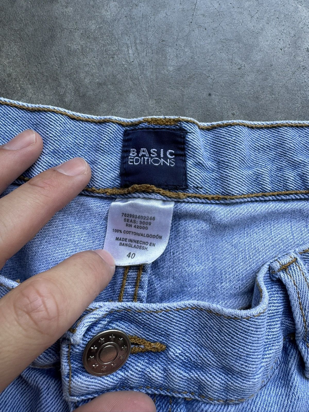 Basic Editions Vintage 90’s/00’s Basic Editions Light Wash Faded Jorts Size US 38 / EU 54 - 2 Thumbnail