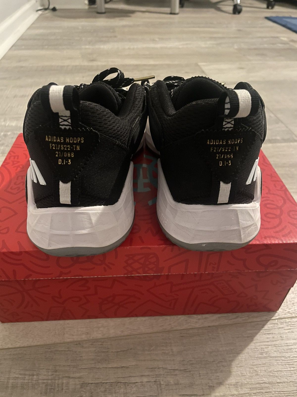 Adidas Donavan Mitchell D.O.N Issue 3 Basketball Shoes Size US 9 / EU 42 - 3 Thumbnail