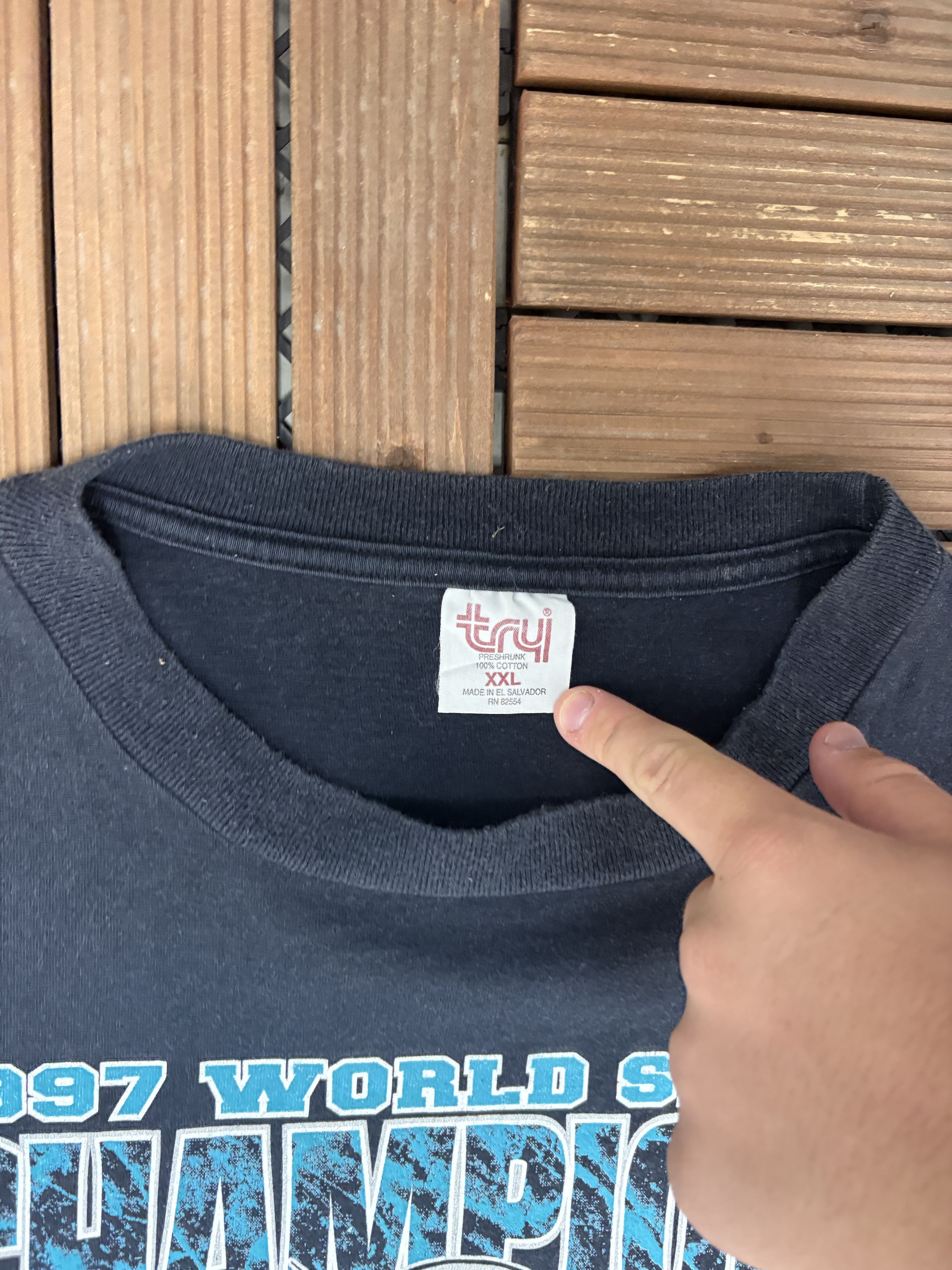 Vintage Florida Marlins 1997 World Series Champions Vintage Tee Size US XXL / EU 58 / 5 - 6 Thumbnail