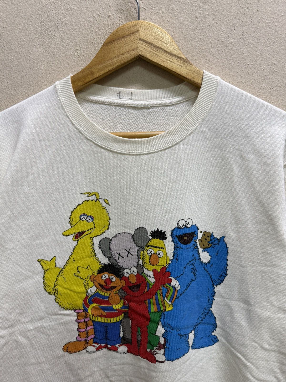 Kaws × Uniqlo Uniqlo Kaws Sweatshirt Size US S / EU 44-46 / 1 - 16 Thumbnail