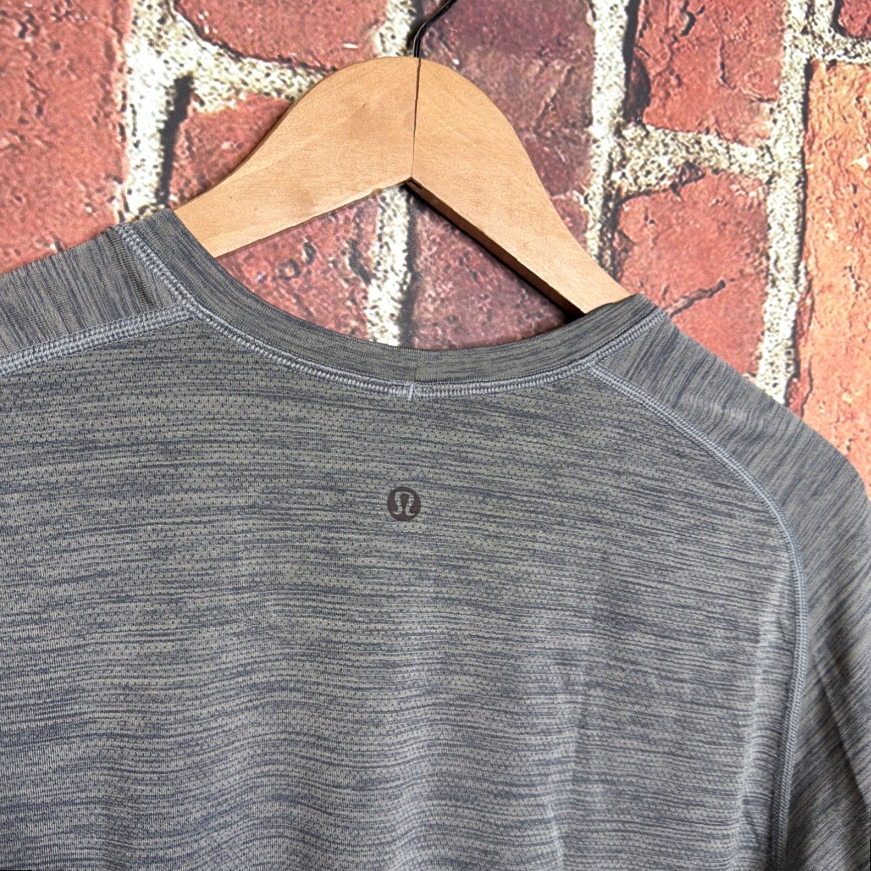 Lululemon Lululemon Shirt Mens Large Gray Activewear Gym Performance Breathable Moisture Wicking Logo Reflective Size US L / EU 52-54 / 3 - 5 Thumbnail