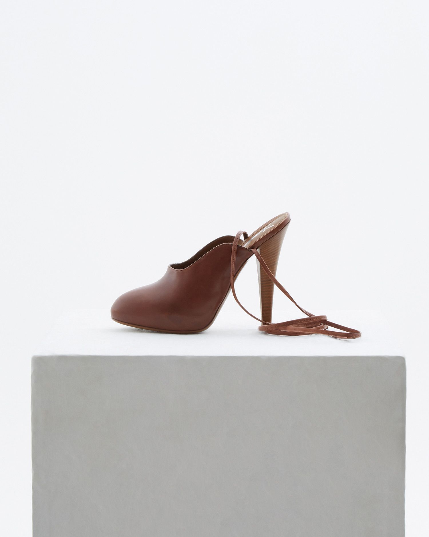 Yves Saint Laurent by Stefano Pilati Resort 2010 Brown leather closed toe Size US 9 / IT 39 - 3 Thumbnail