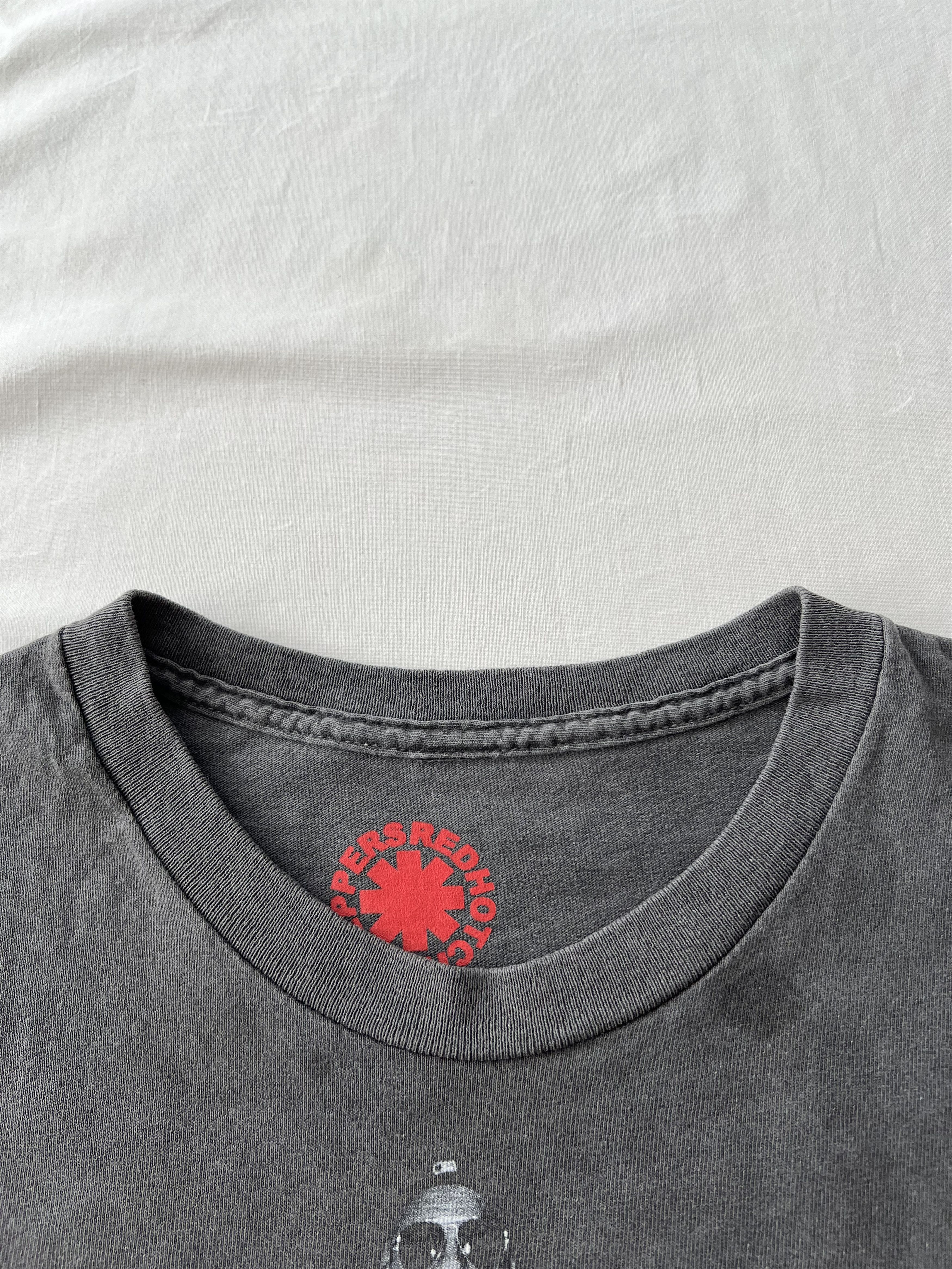 Band Tees Red Hot Chili Peppers Unlimited Love World Tour 2023 T-shirt Size US M / EU 48-50 / 2 - 16 Thumbnail