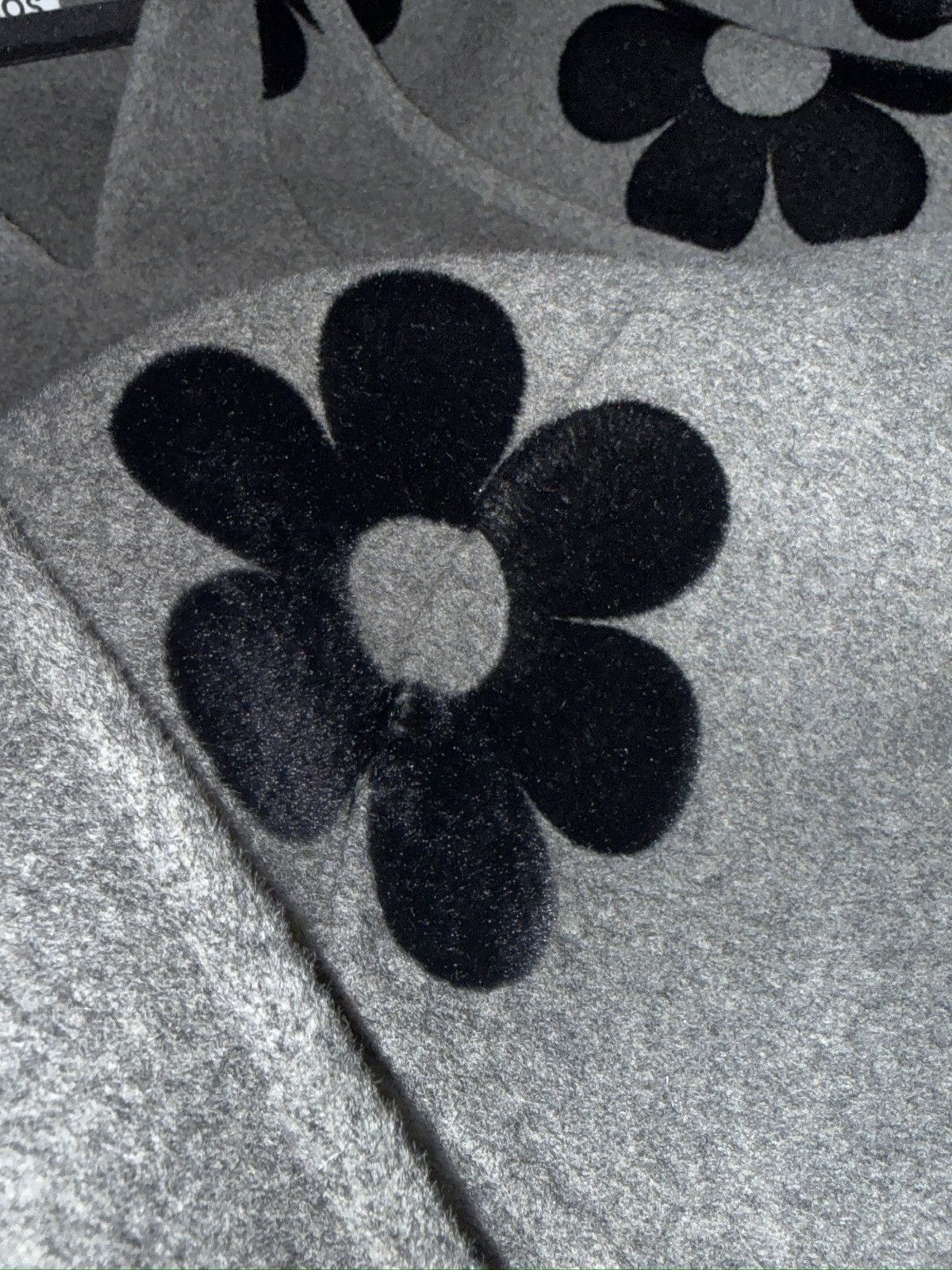 Acne Studios Acne Studios Gray Flower Hoodie Size US S / EU 44-46 / 1 - 8 Thumbnail
