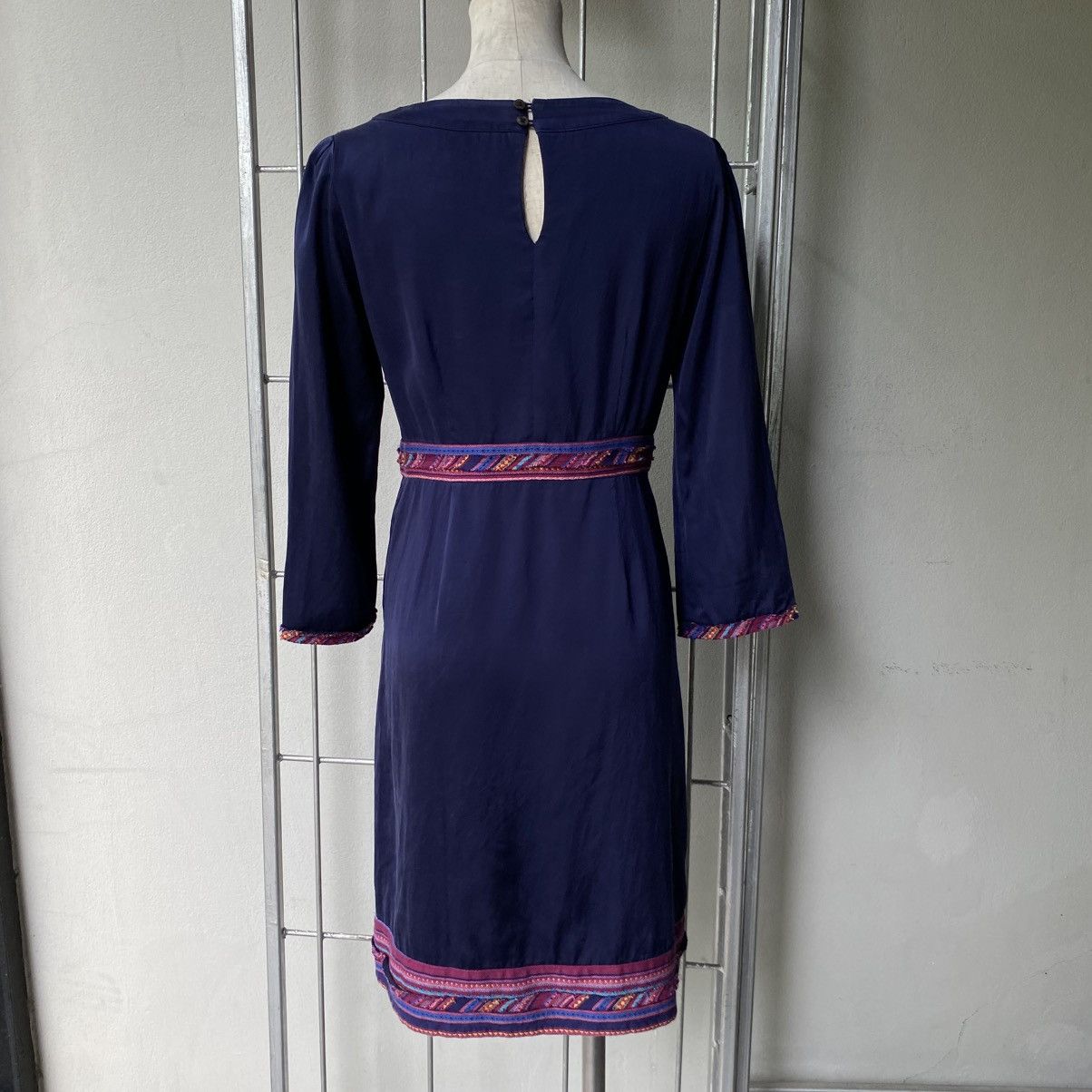 Vivienne Tam VIVIENNE TAM Navy Blue Dress with Pink Embroidered Details Size XS / US 0-2 / IT 36-38 - 23 Thumbnail