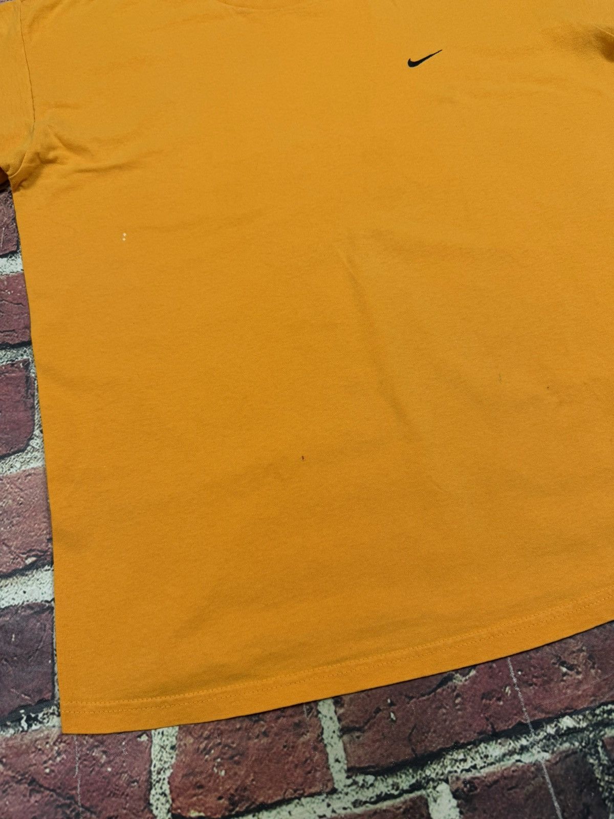 Vintage Vintage Nike Mini Swoosh T-Shirt Mustard Yellow 90s Y2K Size US L / EU 52-54 / 3 - 10 Thumbnail