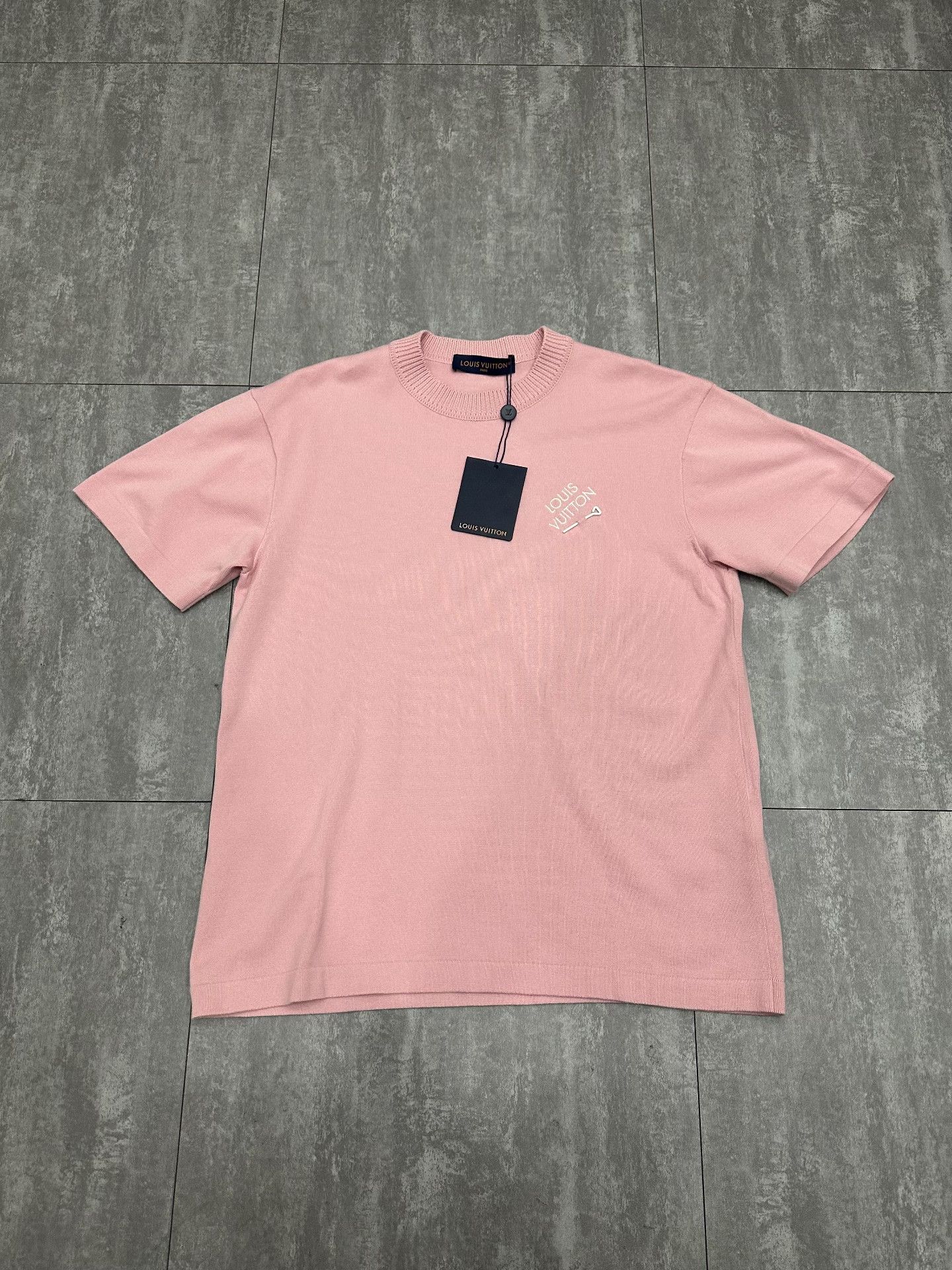 Louis Vuitton Louis Vuitton Embroidered Pink T-Shirt s Men Size US S / EU 44-46 / 1 - 1 Thumbnail